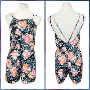 10/$25🦋 Trendy Vibes Black Floral Strappy Deep V-Back Romper - Size Medium